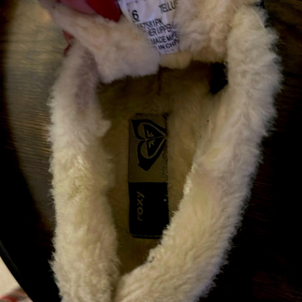 Comfy Roxy Shoes. - Picture 4 of 5